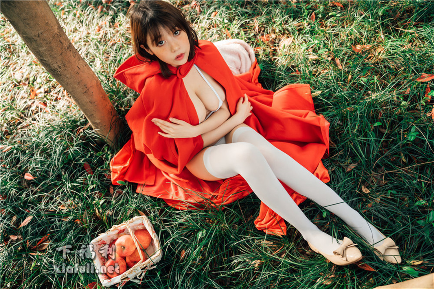 网络红人@奈汐酱nice – 大红帽户外写真[31P2V-277MB]-Coser吧