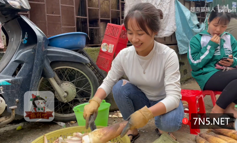 油管越南泡妞者：他们又去看卖竹笋的妹纸了~