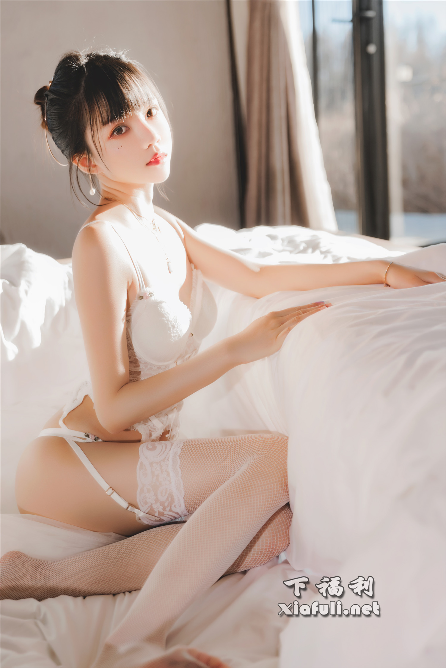 网络红人@桜桃喵 - 白纱糖01 [35P/596MB]