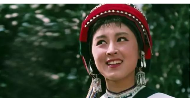 电影《五朵金花》故事，十二朵少了七朵，阿鹏哥堪称顶级男神_腾讯新闻