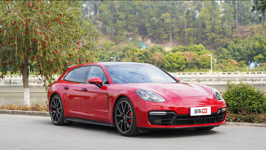 没错,这是一台保时捷panamera gts