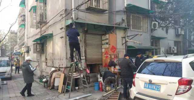 杭州这家乱搭乱堆的店铺，终于变了_腾讯新闻