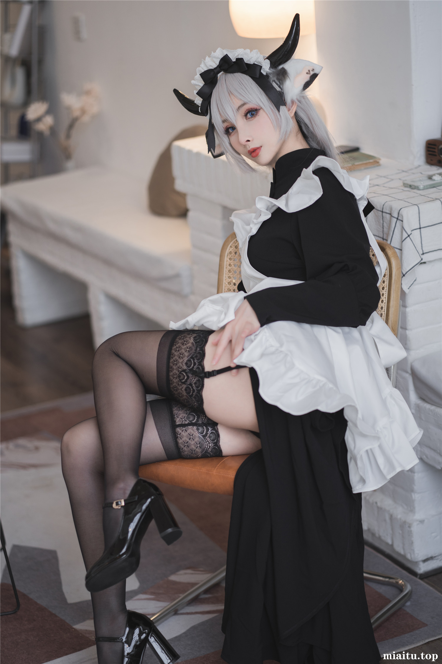 凉凉子 - 贴心的牛奶女仆COS作品性感在线-觅爱图