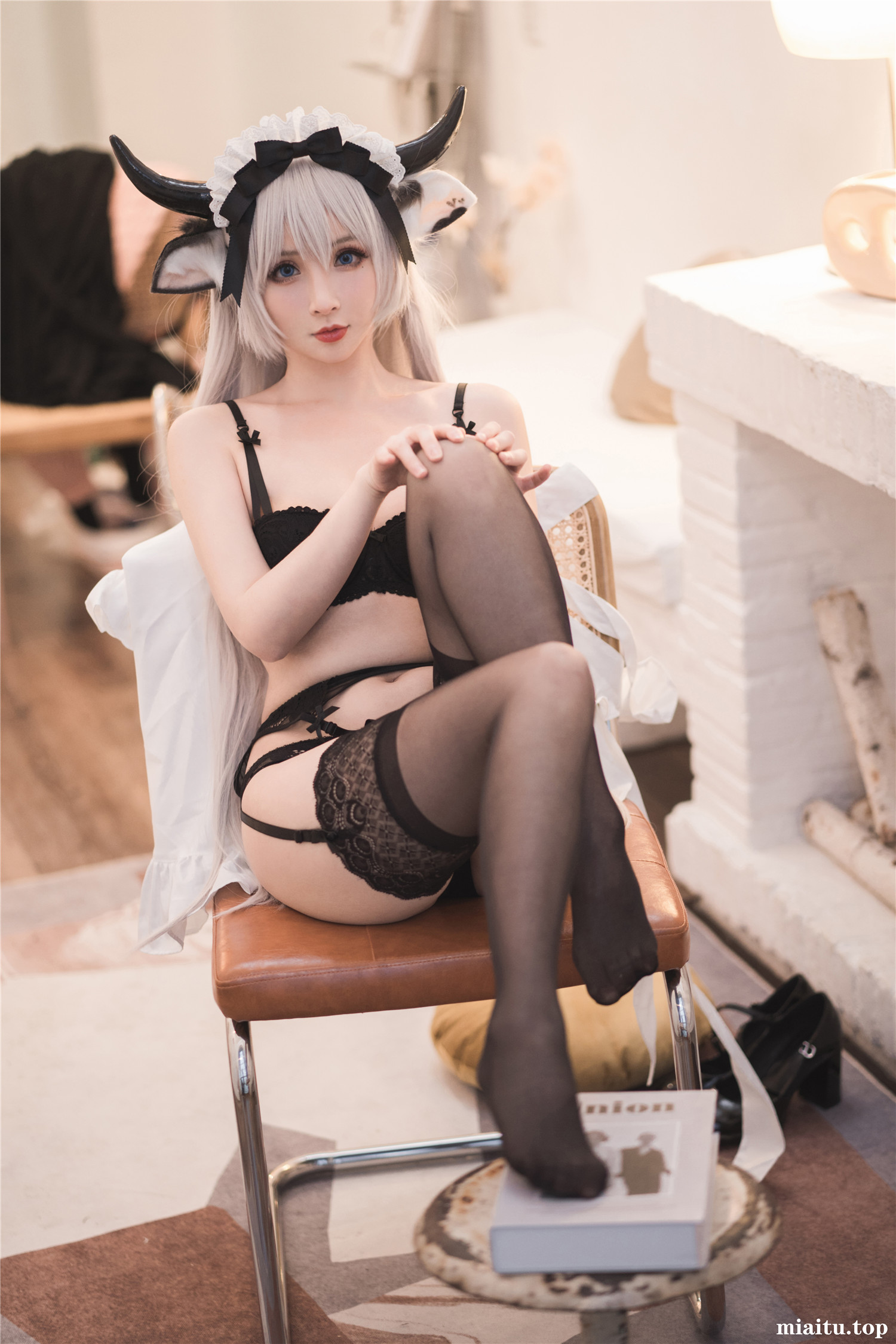 凉凉子 - 贴心的牛奶女仆COS作品性感在线-觅爱图