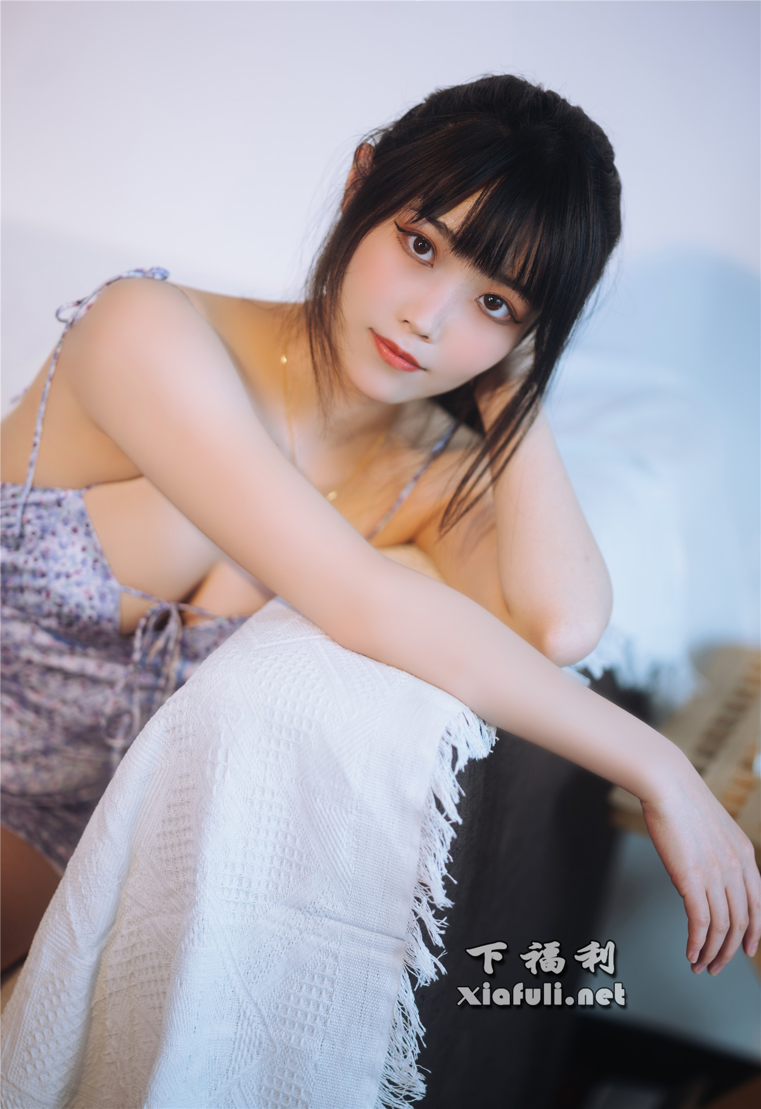 网络红人@我是快乐昭昭 蓝色碎花裙[14P 123M]-Coser吧
