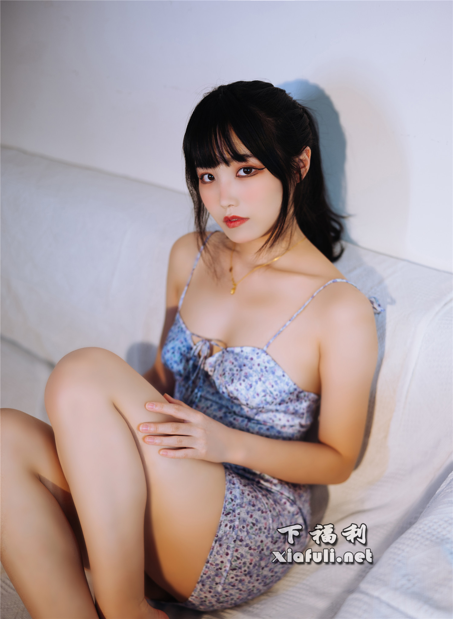 网络红人@我是快乐昭昭 蓝色碎花裙[14P 123M]-Coser吧