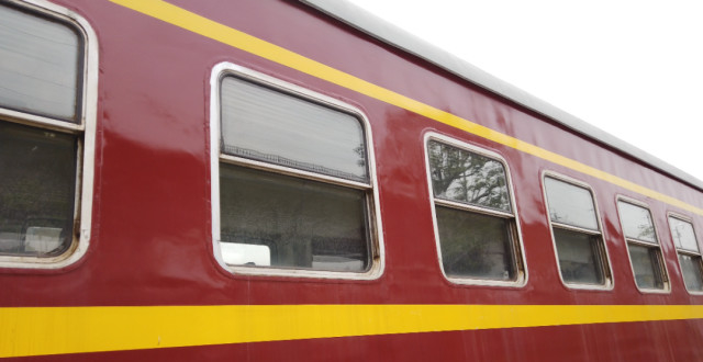 复古红皮火车"开"进南海公园,目测要火!