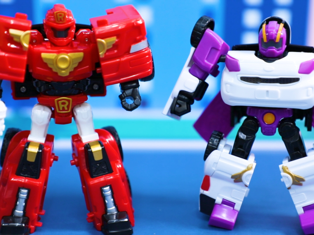 今天来开箱托宝兄弟变形玩具,哇,可以从小车变形成机器人呢!