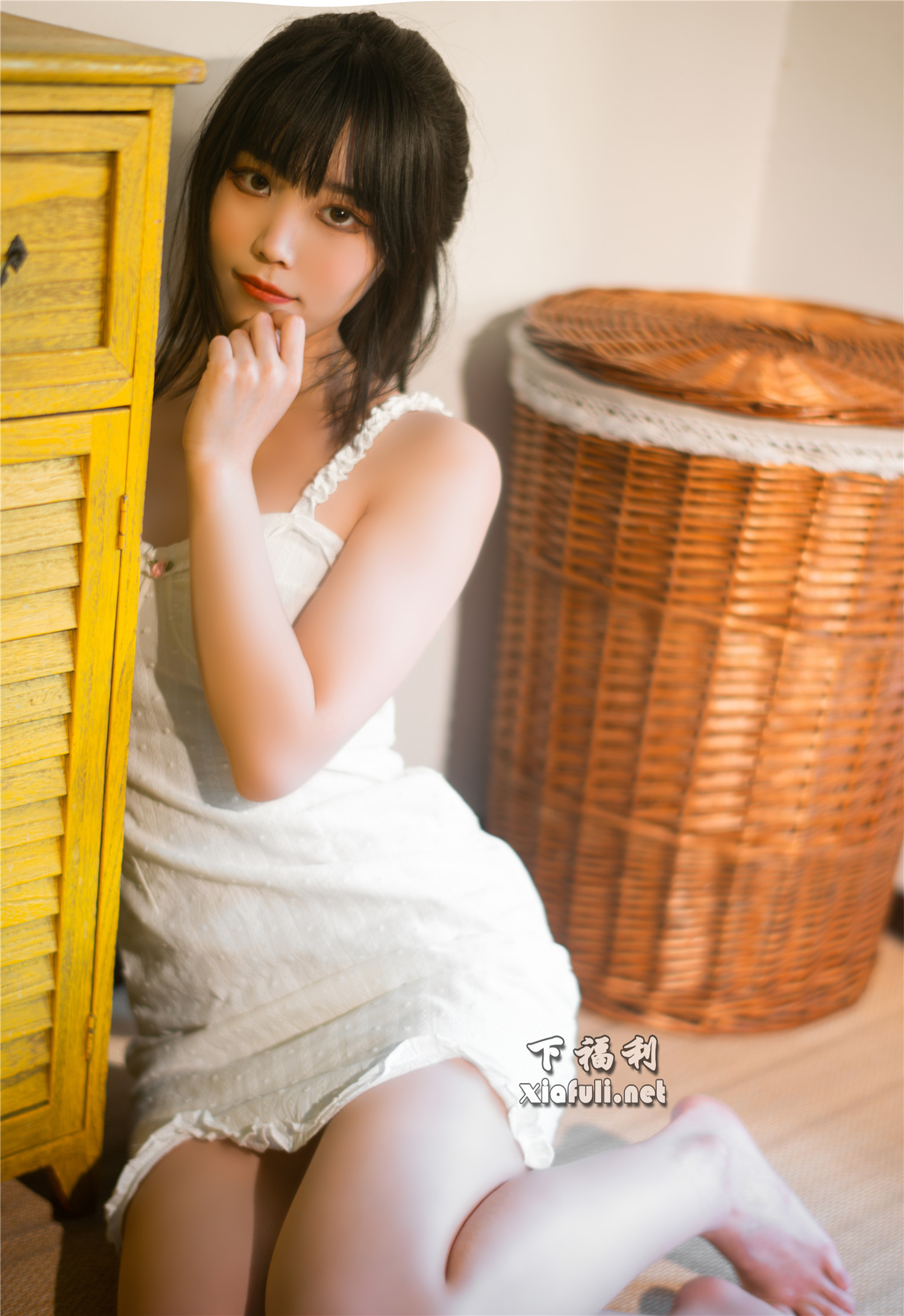 网络红人@我是快乐昭昭 白色碎花裙[11P/150M]