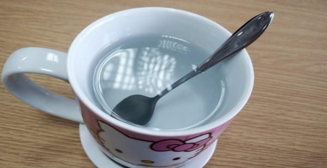 长期用热水壶烧水喝,对身体有啥影响?喝桶装水好吗?