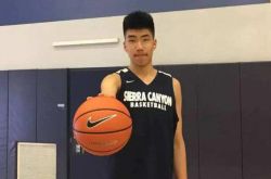 The 17-year-old talented center has returned home! With a height of 2.22 meters and comprehensive skills, it is better to continue to use Zhou Qi to train him _ Galore