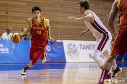 未来之星！中国男篮00后小将，U19高效三双，妙学哈登造犯规！