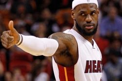 明夏自由市场竟然有九大巨星！湖人薪资空间充裕，詹姆斯笑了_NBA