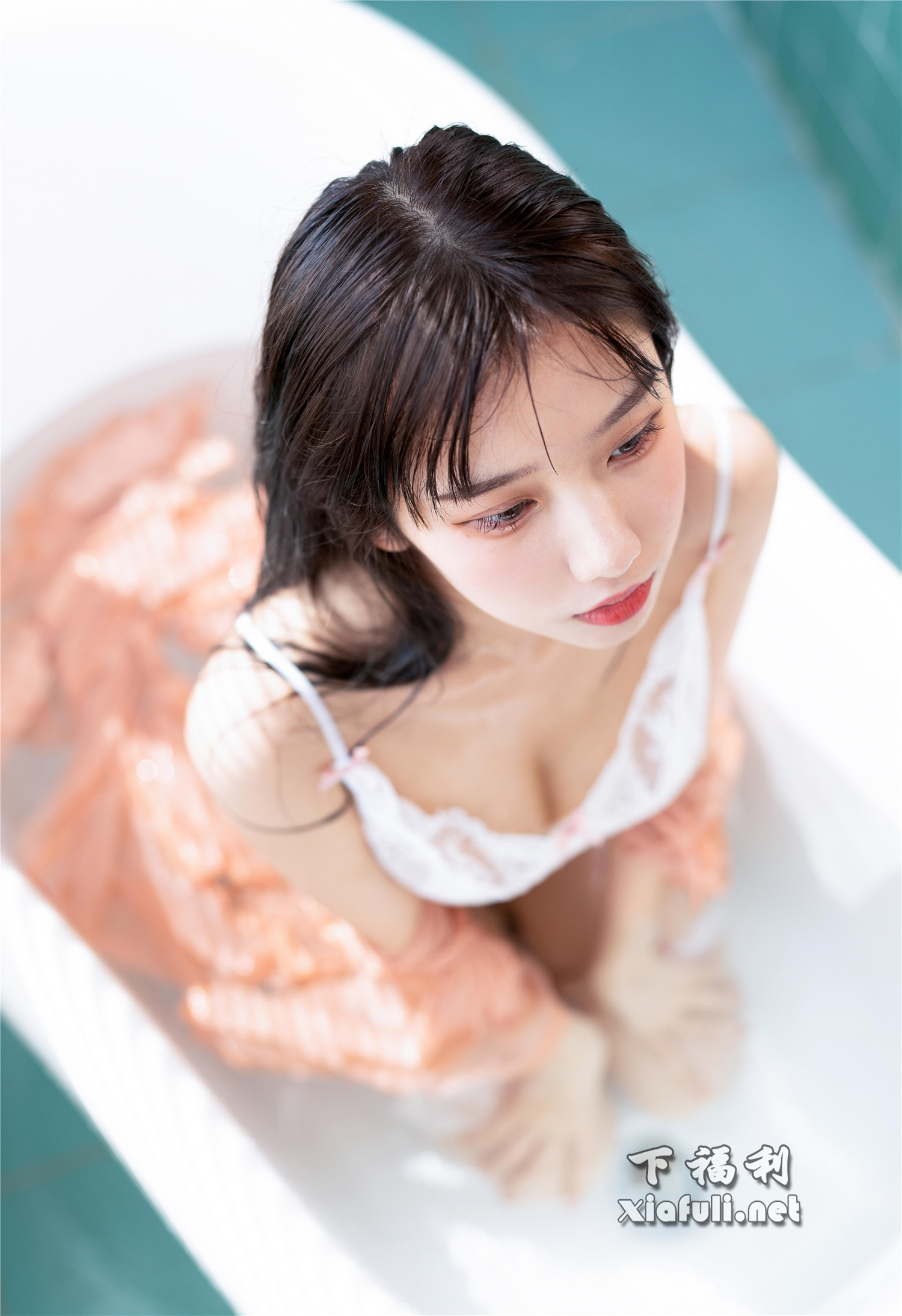 网络红人@果咩酱w 少女写真[8P/119M]