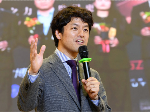 日本纪录片导演竹内亮在南京一中学演讲要把中国正能量传递到世界