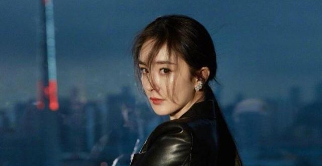 杨幂新剧情引人关注 上演职场女强人，搭档男主颜值太养眼了