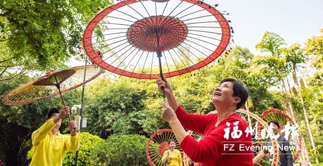 福州金瓯伞技队创始人王水英：一把伞转出“艺术人生”_腾讯新闻