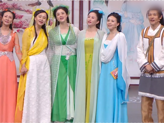 《欢天喜地七仙女》剧组时隔多年再重聚 姐妹手拉手合唱引回忆杀