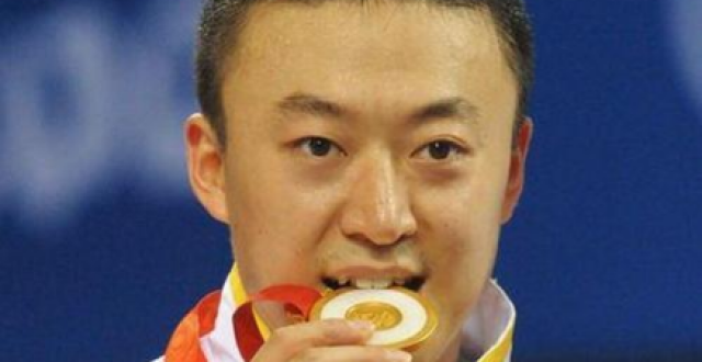 庄则栋世乒赛单打三连冠，官至国家体委主任，二婚为其放弃原国籍_腾讯新闻