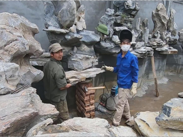 院子里有块空地,花15万自建假山鱼池,工人技术不错,完工后真美