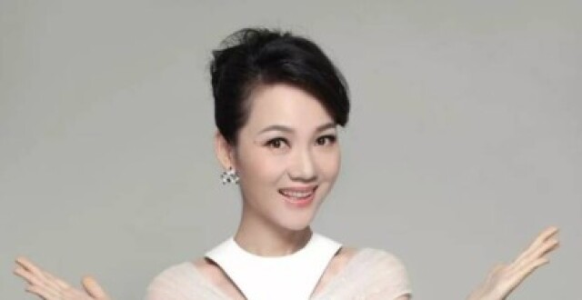 主持人周群自曝患耳石症，头晕还要直播5个小时，素颜出镜显憔悴_腾讯新闻