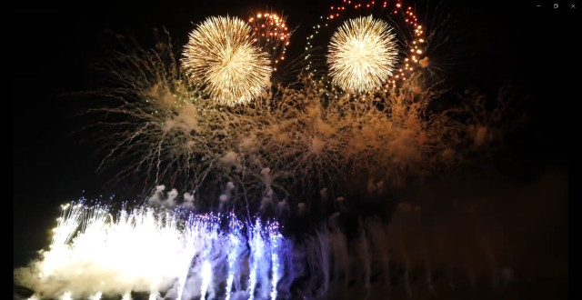 日本烟花鉴赏日本烟花鉴赏看看国外小哥带你玩转彩烟墙!