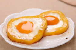 What should I do if frying eggs always stick to the pan at home?