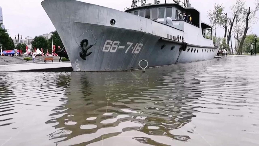 雨停了,716艇迎来市民参观