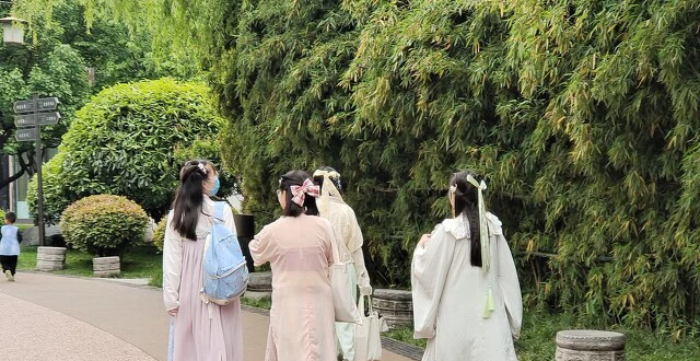 万元汉服，一衣难求，还能火多久？