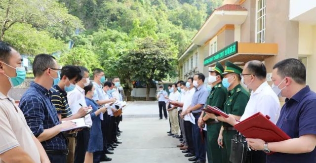 官方证实：5名赴越南考察的中国专家感染印度变异病毒