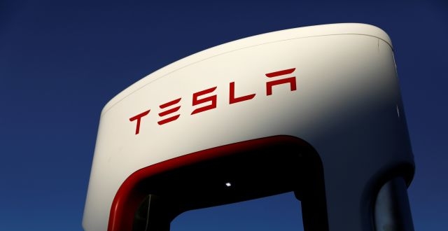 特斯拉维权事件一个月：真相难寻公关操作很迷，车辆仍“动不动就失控