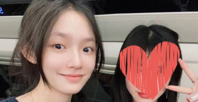 林允高铁上被偶遇，素颜示人被赞超好看，合照主动站前面显亲和_腾讯新闻