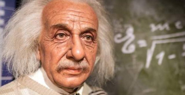 因患有难梳头发综合征,这个小女孩,拥有了爱因斯坦同款发型