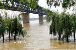 양쯔강 유역은 홍수 및 가뭄 방재에 대한 4 단계 대응을 시작하고 남부 지역은 5 개의 호우 과정을 경험했습니다.