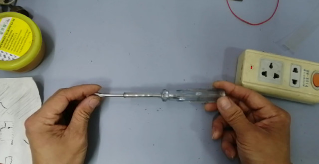 大功率移动电源开关电源输出整流二极管为什么要并联一只电容和电阻?