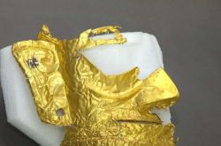 تم العثور على القناع الذهبي مرة أخرى في حفرة Sanxingdui رقم 8. ما القصة وراء القناع الذهبي الغامض؟