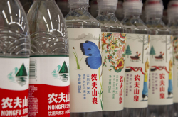 5年生の男の子が、瓶の包装が間違っていることに気づきました.農夫山泉は彼に感謝し、大きな贈り物をしたいと思います.農夫山泉の型紙はどのくらいの大きさですか?