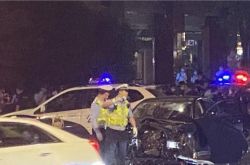 「南京男が車を運転して人を殴りナイフで負傷」最新の警察報告：感情論争による暴行