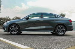 初の若者向け高級車の名を取り戻せるか？新型アウディA3Lに試乗！