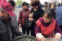 「それ」は田舎のおばさん景勝地で販売されており、価格は1元、価格は3元、食通は長蛇の列で買いに殺到している