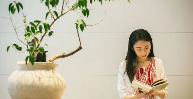 国外竖中指是挑衅，在中国是什么意思_腾讯新闻