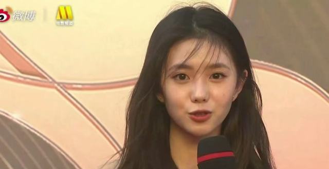 电影之夜，小花走红毯，张婧仪、周也、刘浩存、文淇各具风采_腾讯新闻