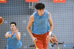 فريق كرة السلة الصيني للرجال: Zhou Peng و Zhao Jiwei على القائمة ، غاب Yi Jianlian Guo Ailun