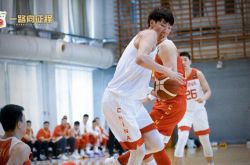 انفجار! يحتاج Zhou Qi المسيل للدموع في الشبكية إلى جراحة وسيذهب إلى الفلبين للانضمام إلى فريق كرة السلة للرجال بعد العملية