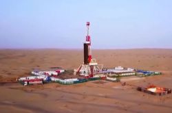 タリム盆地で10億トンの超深層油田とガス田が発見されましたが、原油はどこから来たのですか？なくなったらどうすればいいですか？