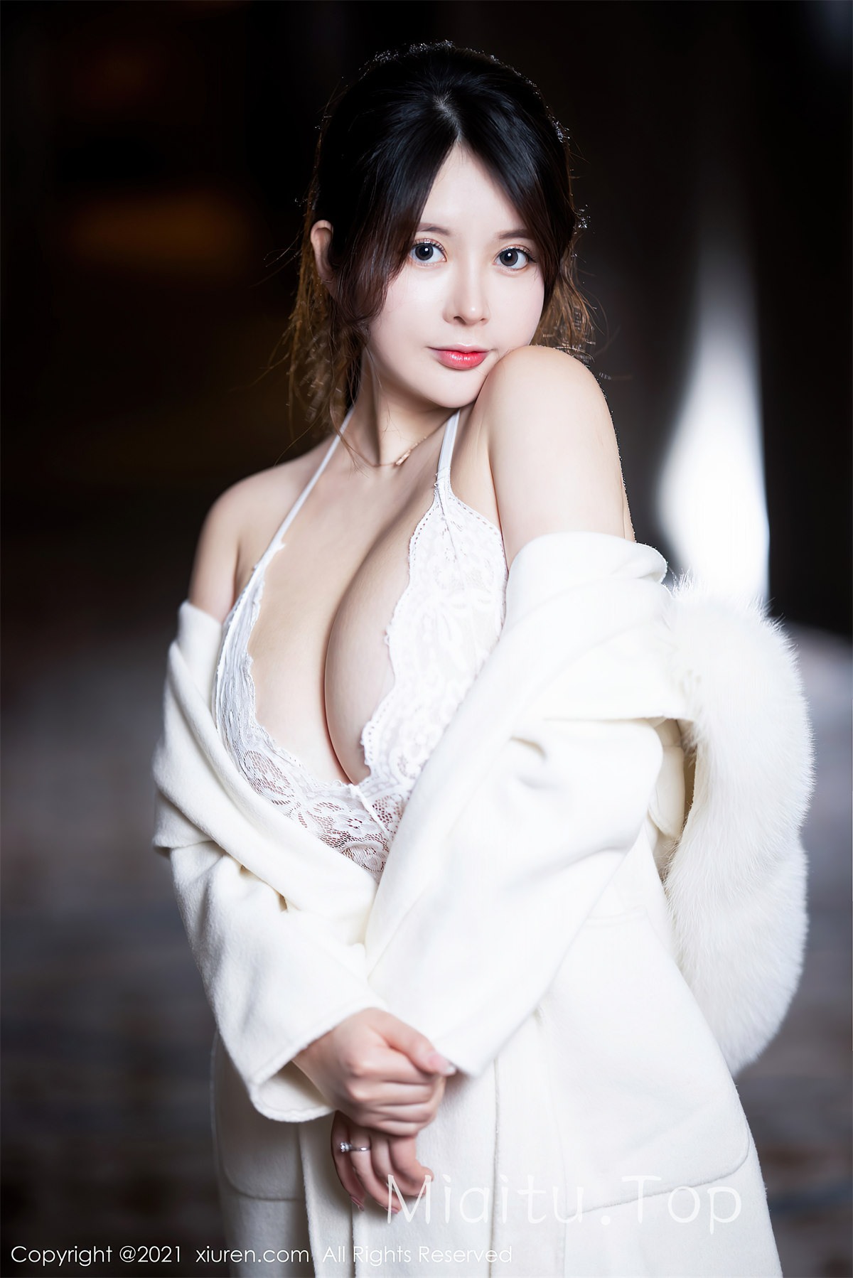 [XiuRen秀人网] 2021.02.22 No.3121 奶油妹妹 白色镂空内衣与蕾丝袜 [45+1P420M]-觅爱图