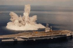 「フォード」は再び耐衝撃性試験を受けます：米海軍は空母の隣で数千ポンドの爆薬を爆発させます