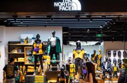 美国运动品牌North Face抵制新疆棉声明，撤了又发