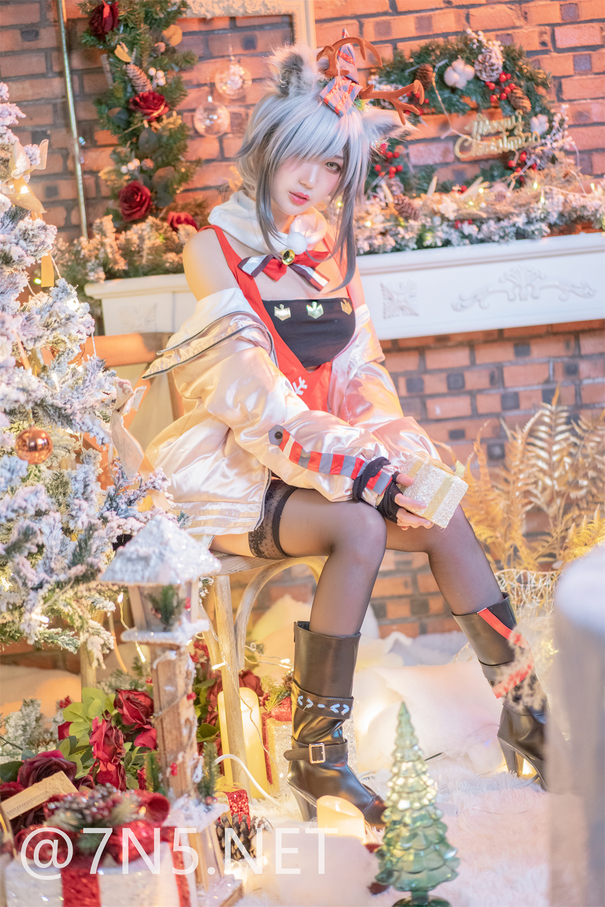 网络红人@周叽是可爱兔兔 圣诞嘿丝兽耳[18P-297MB]