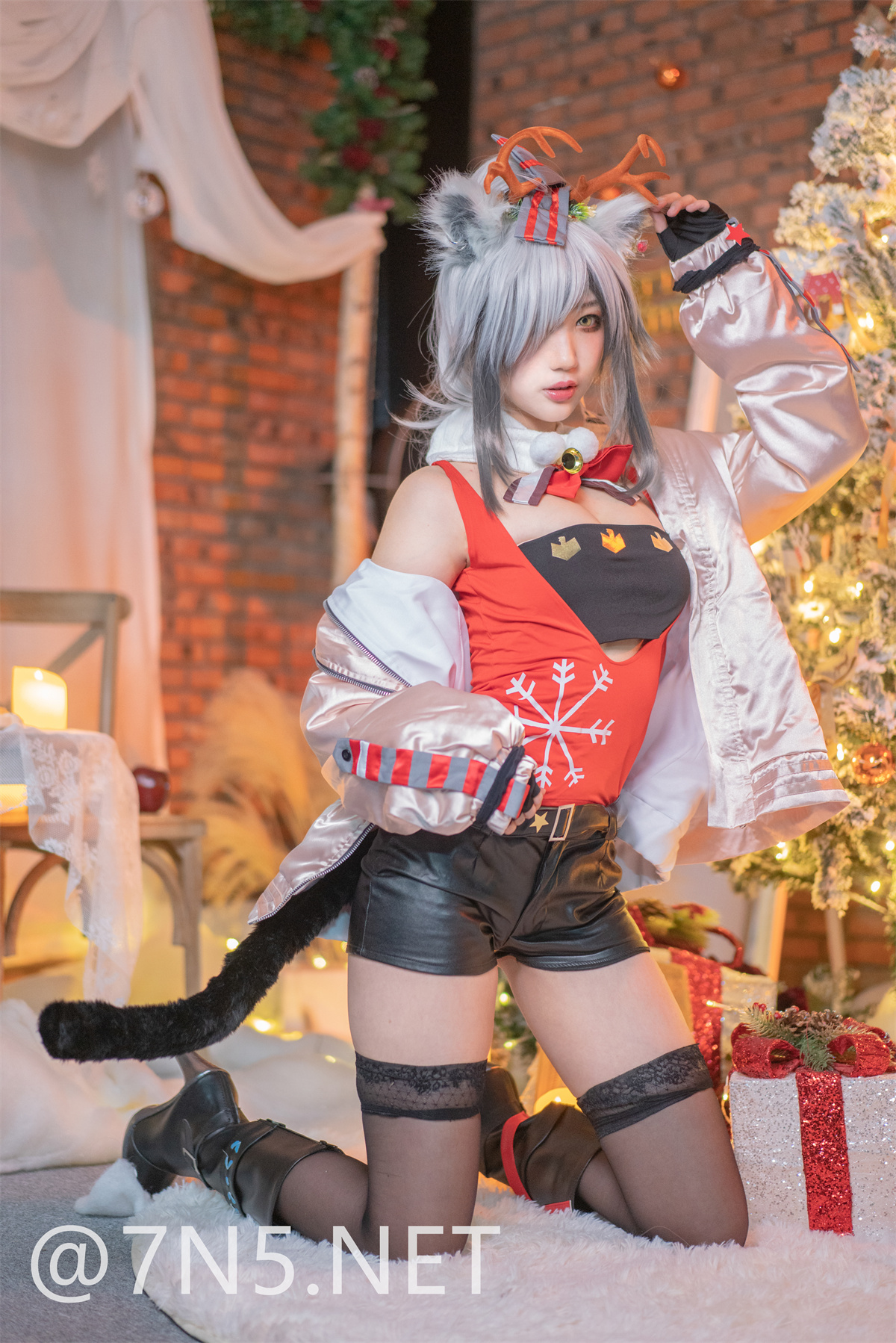 网络红人@周叽是可爱兔兔 圣诞嘿丝兽耳[18P-297MB]